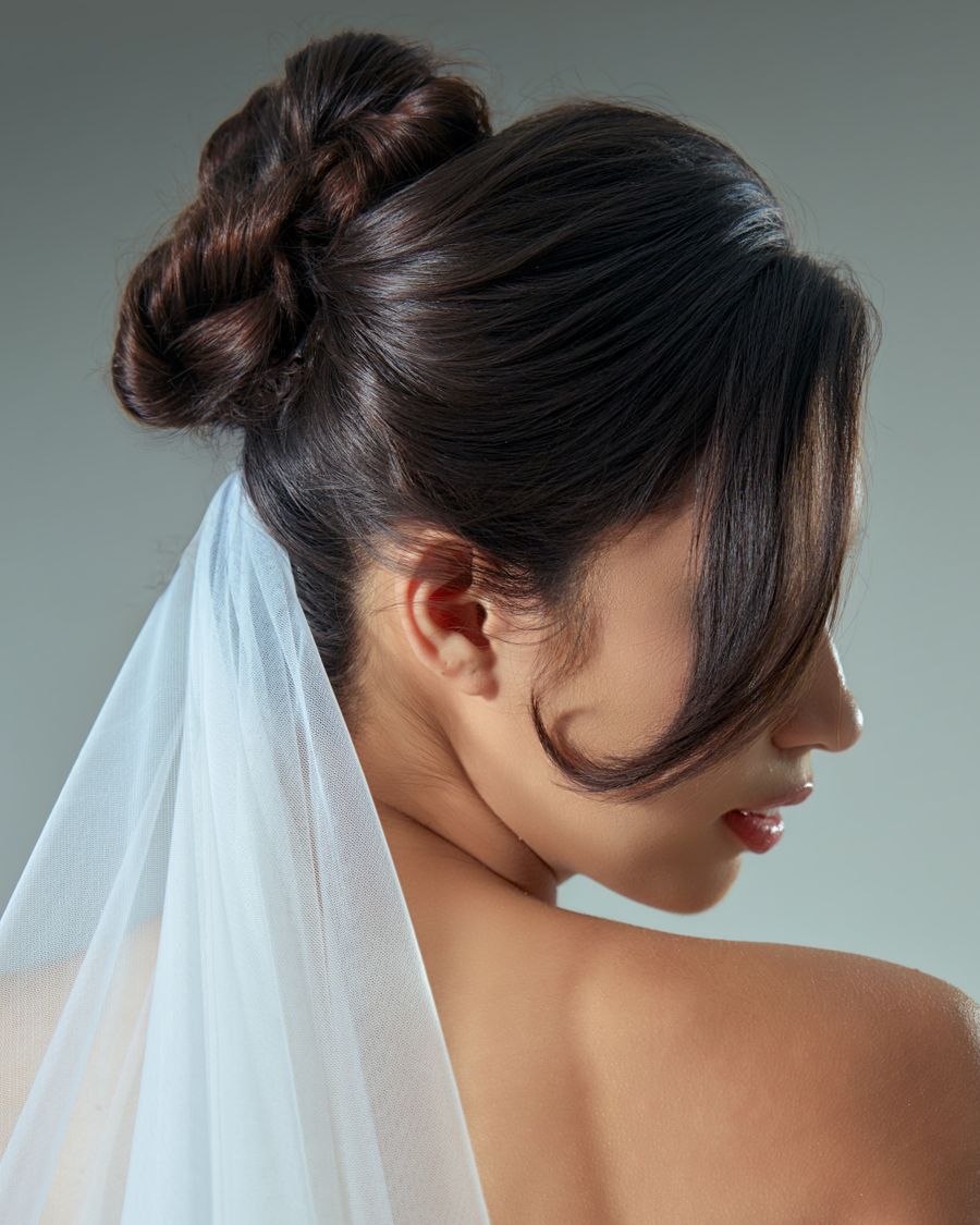 Braut Look: Hochsteckfrisur mit Schleier